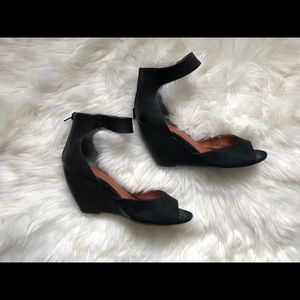 BC ankle strap peep toe wedge SZ 9
